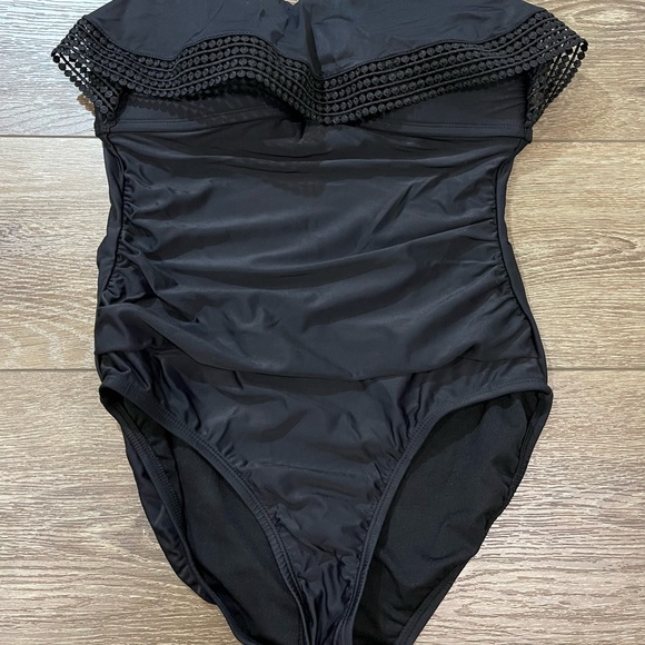 Kona Sol Bandeau One Piece Swimsuit Crochet Flounce Black Small swim 1222 - Picture 6 of 7